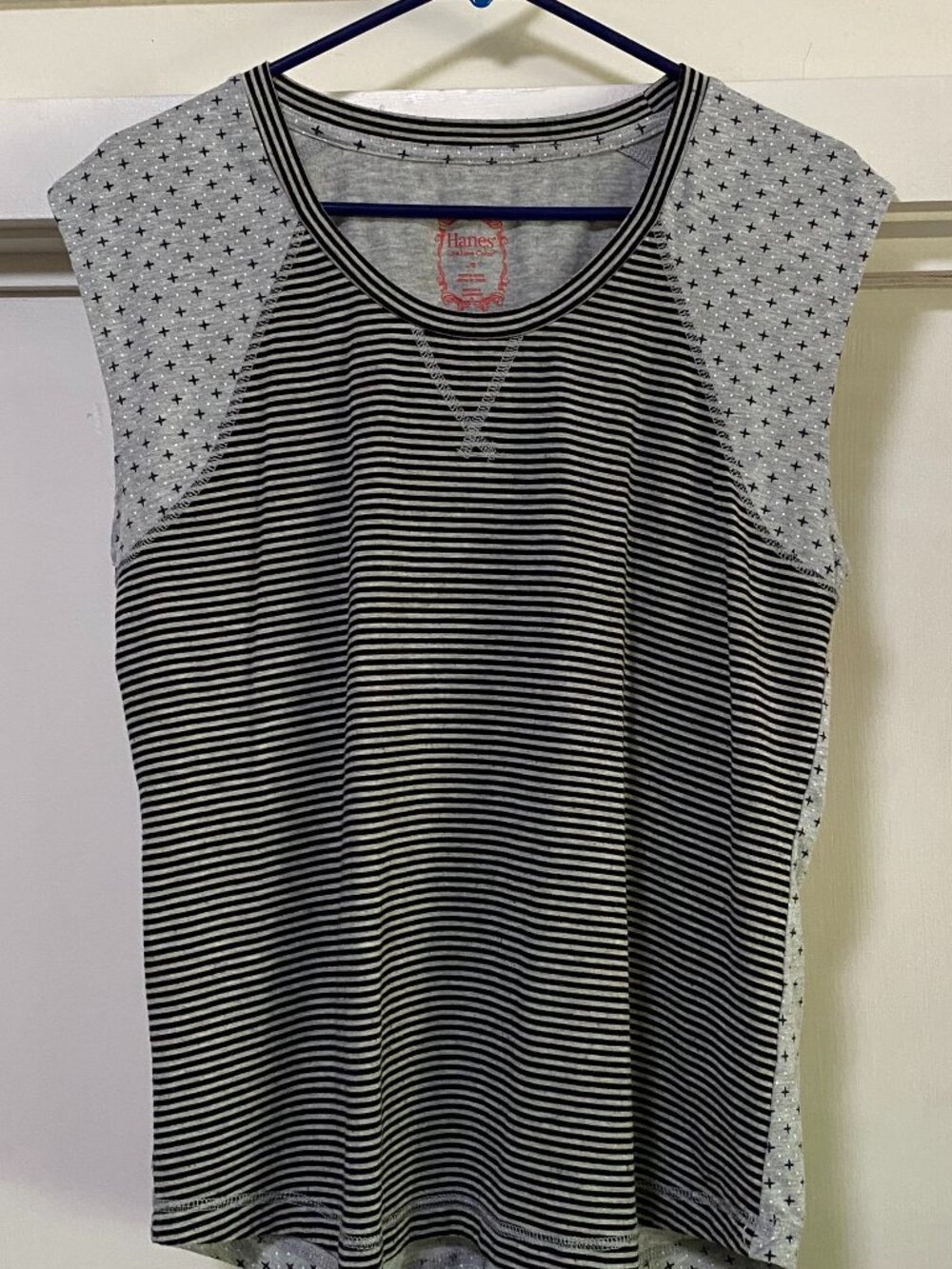 Hanes, gray & black, almost sleeves, multi-design top, size L